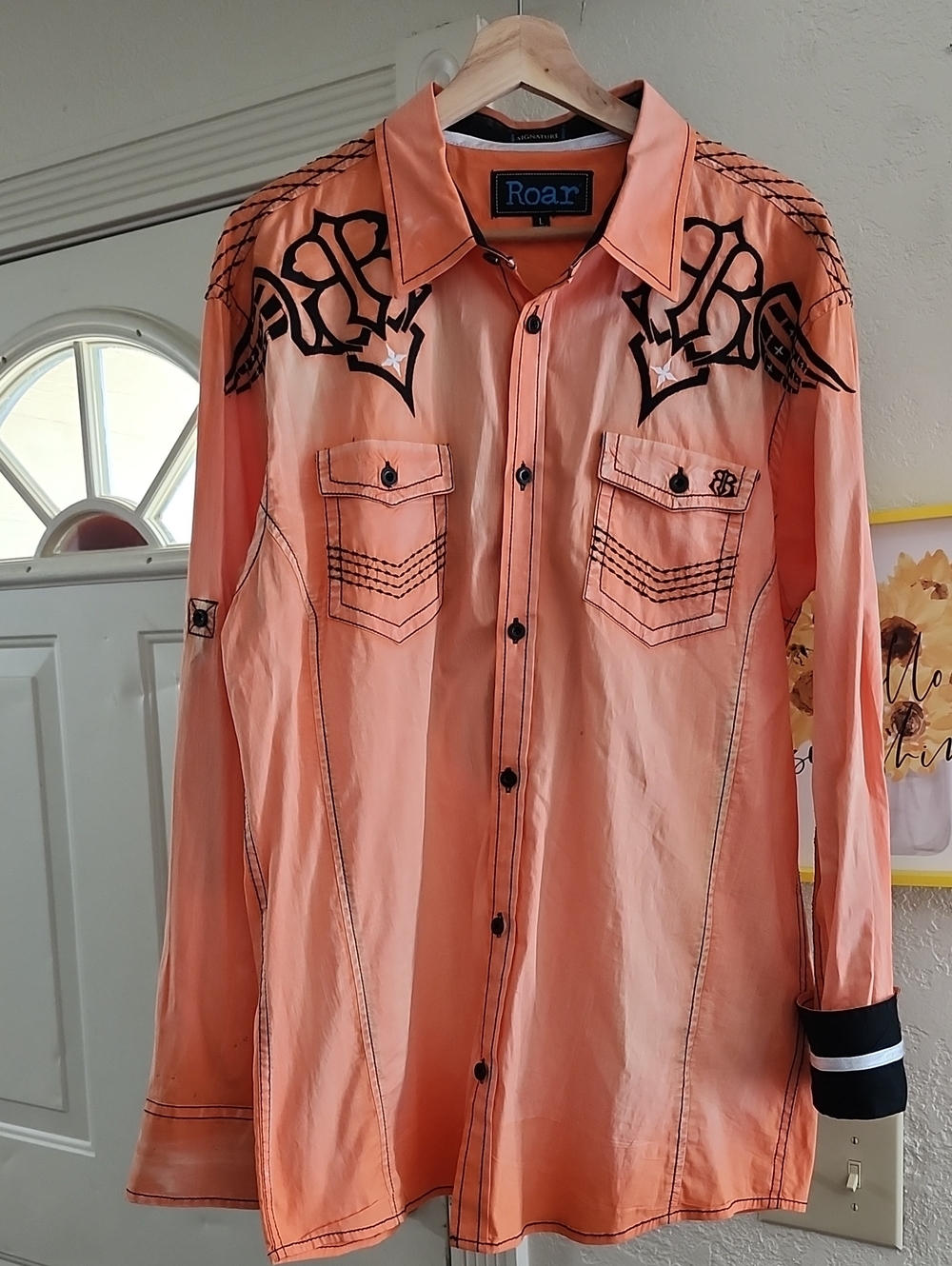Roar Signature Men's Sz L Faded Orange Tribal Embroidered Button Up Y2K Vibes